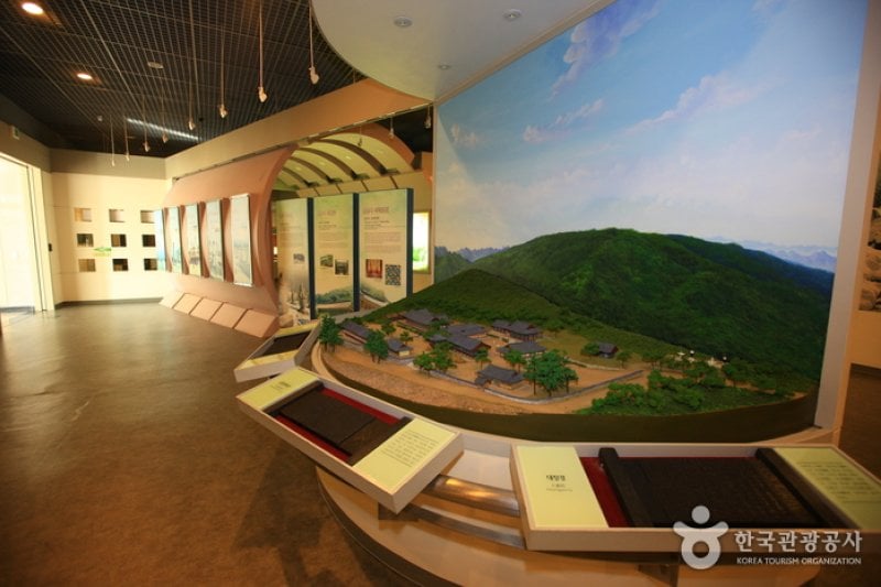 Sokcho Museum &amp; Displaced Civilians Folk Village  (8/20)
