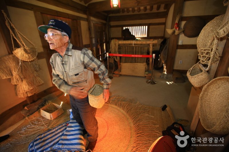 Sokcho Museum &amp; Displaced Civilians Folk Village  (16/20)