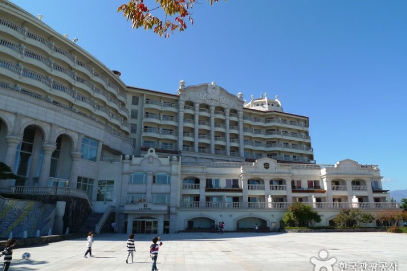 Daemyung Sol Beach Hotel &amp; Resort  (8/37)