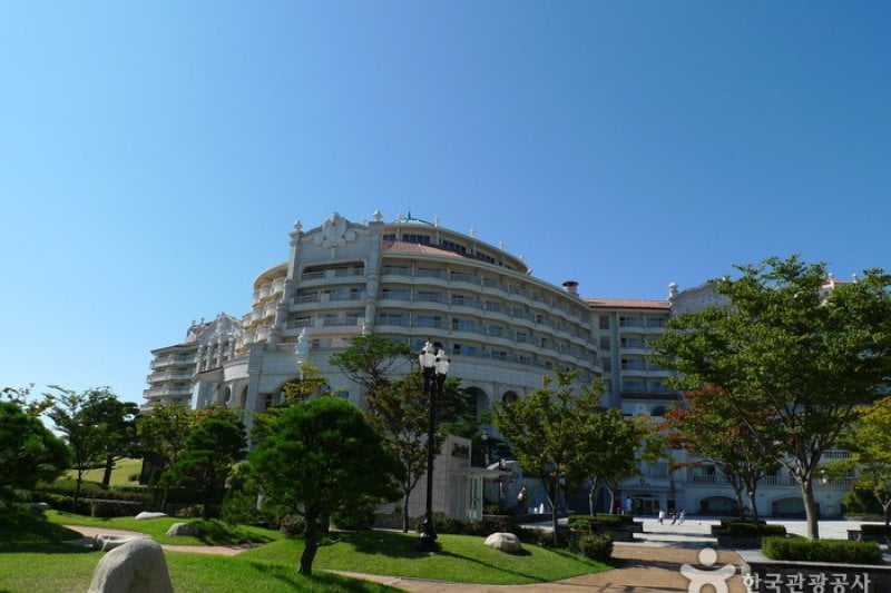 Daemyung Sol Beach Hotel &amp; Resort  (12/37)