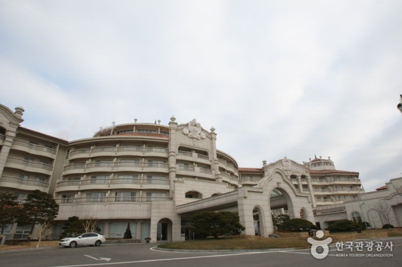 Daemyung Sol Beach Hotel &amp; Resort  (13/37)