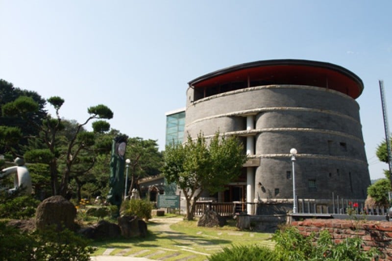 Korean Deung-Jan Museum  (2/4)