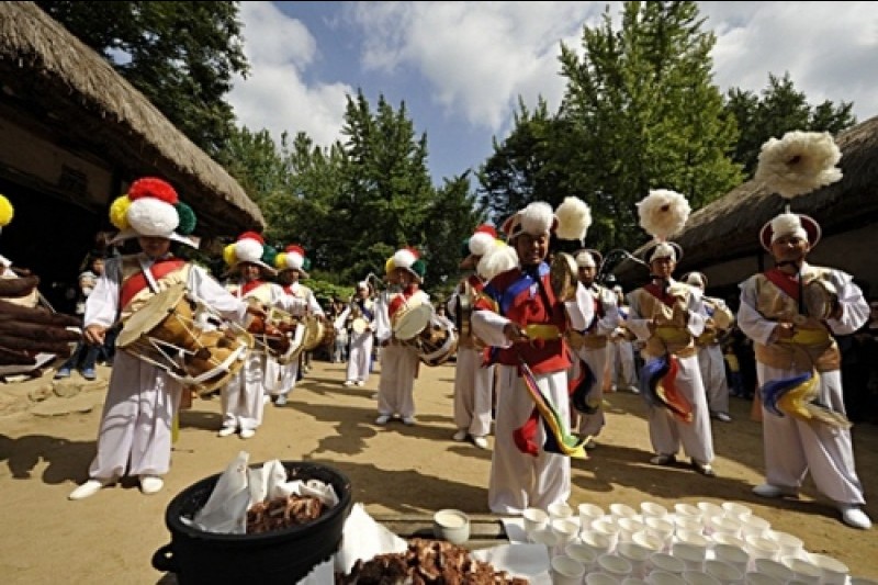 Korean Folk Village Hangawi Festival  (6/12)