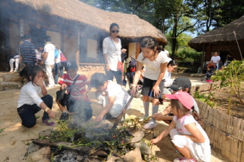 Korean Folk Village Hangawi Festival  (9/12)
