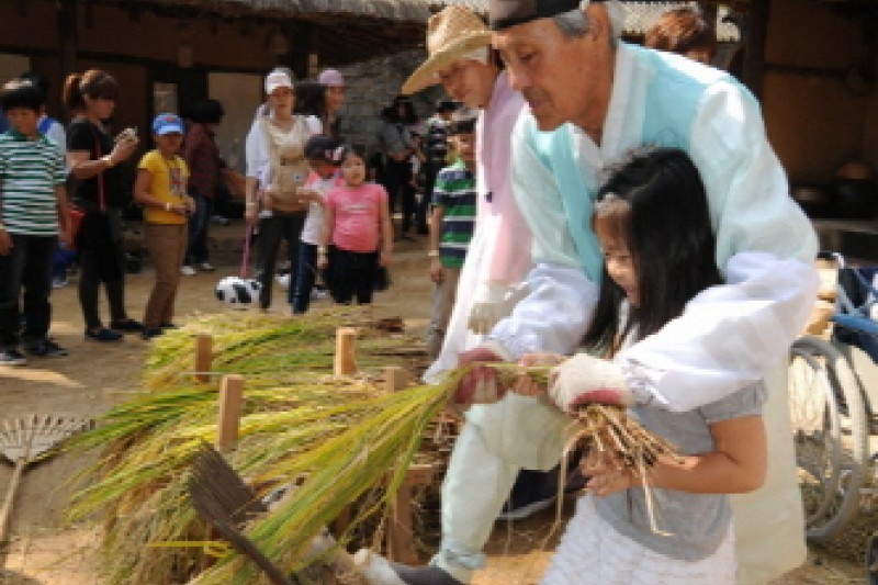 Korean Folk Village Hangawi Festival  (10/12)