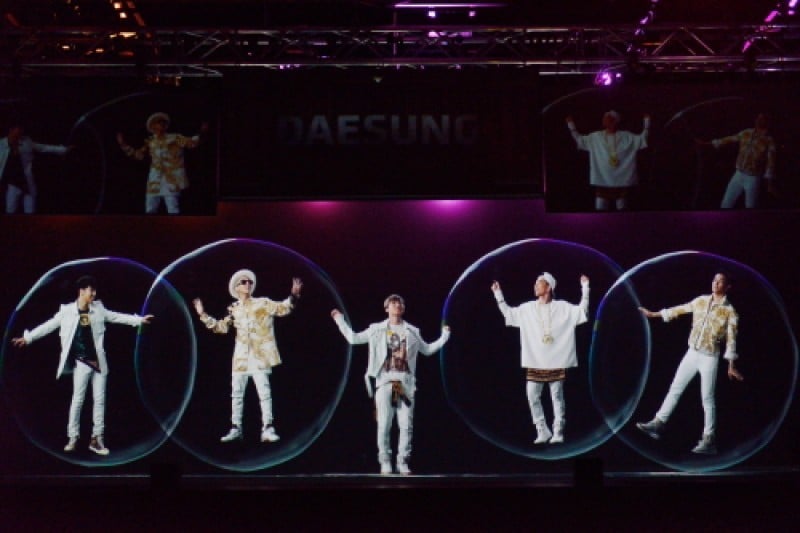 K-Pop Hologram  (2/7)