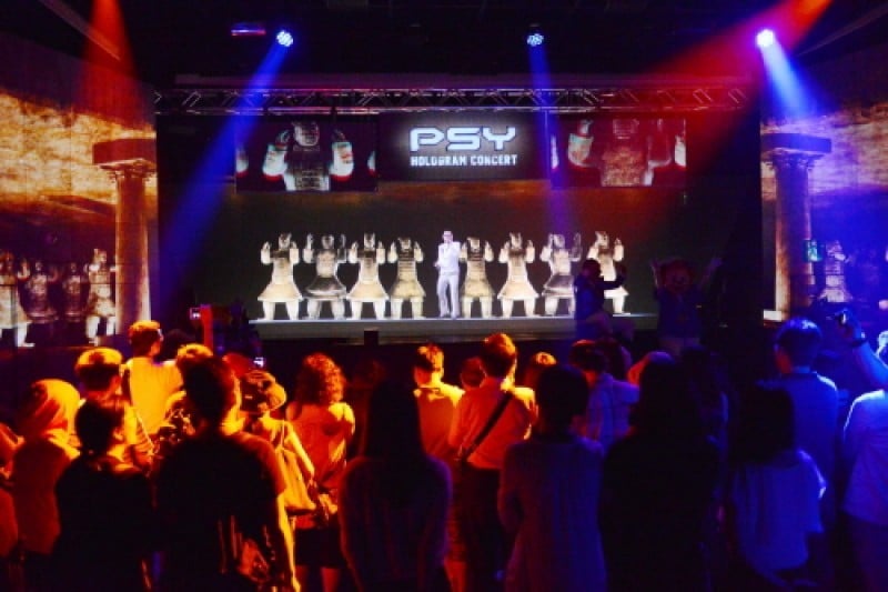 K-Pop Hologram  (3/7)