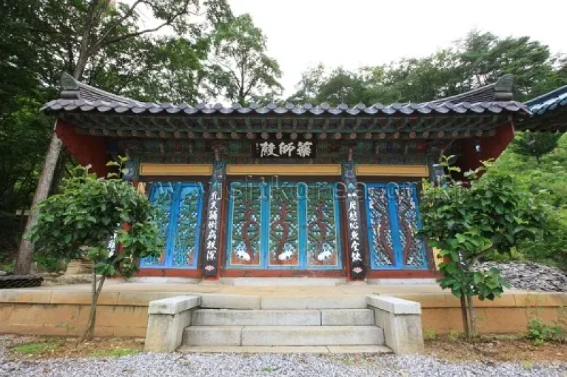 Cheoneunsa Temple(Samcheok) (천은사(삼척))