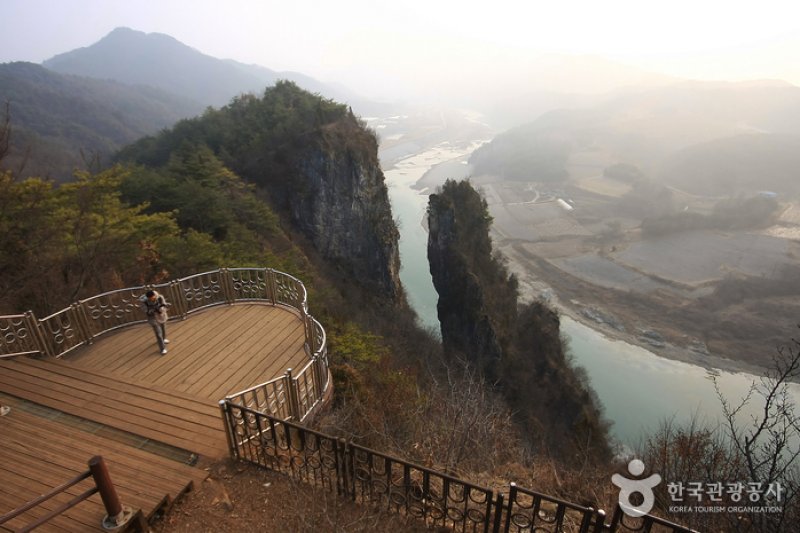 Seondol Cliff (선돌) (2/12)