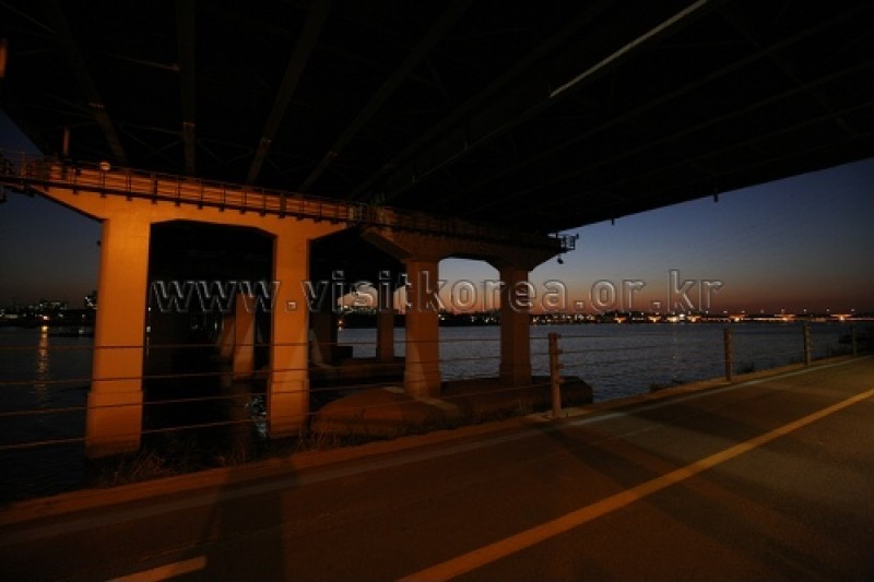 Mangwon Hangang Park  (2/32)