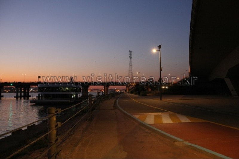Mangwon Hangang Park  (11/32)
