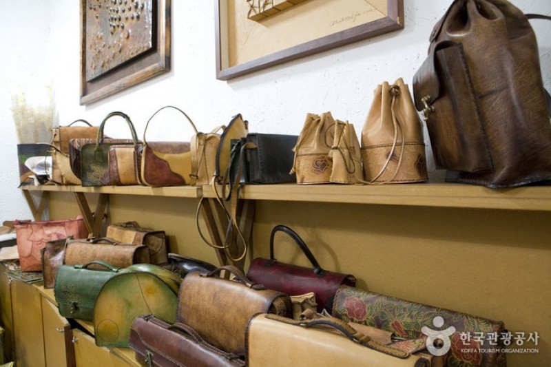 Hanseam Leather Industrial Arts  (2/12)