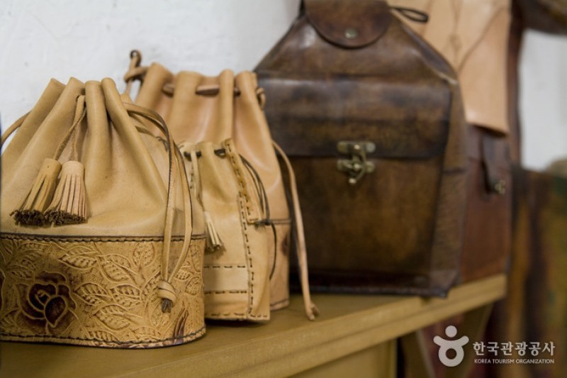 Hanseam Leather Industrial Arts  (3/12)