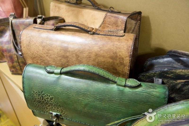 Hanseam Leather Industrial Arts  (4/12)