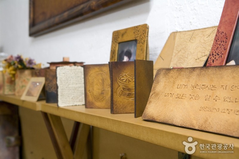 Hanseam Leather Industrial Arts  (6/12)
