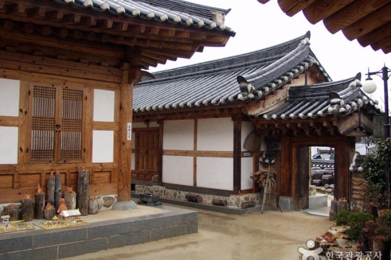 Jeonju Hanok Living Experience Center  (2/2)