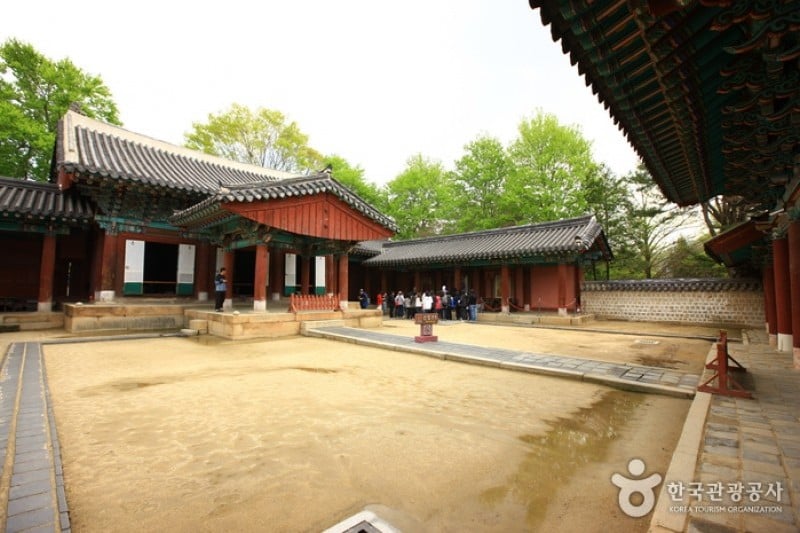 Gyeonggijeon Shrine  (2/25)
