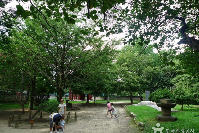 Gyeonggijeon Shrine  (7/25)