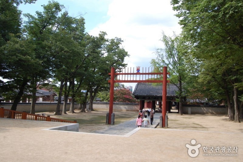 Gyeonggijeon Shrine  (12/25)