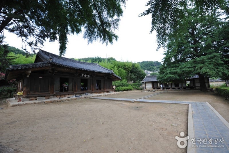 Jeonjuhyanggyo Confucian School  (6/7)