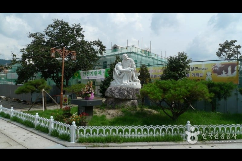Jeondong Catholic Cathedral  (6/13)