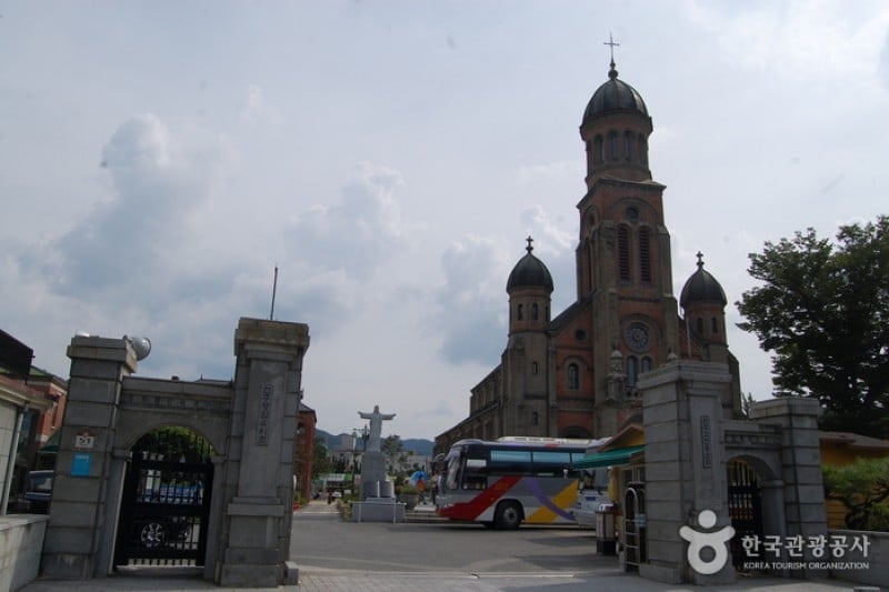 Jeondong Catholic Cathedral  (8/13)
