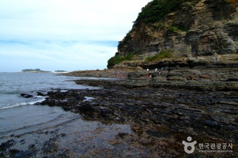 Chaeseokgang Cliffs  (2/10)