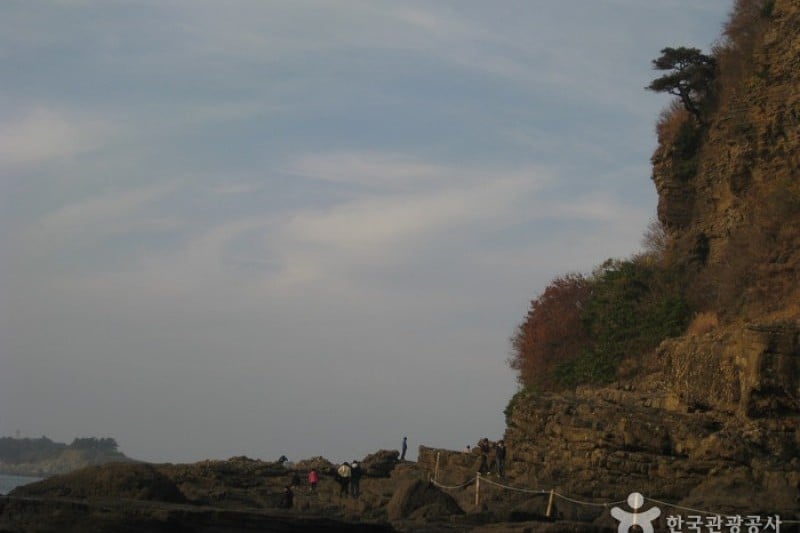 Chaeseokgang Cliffs  (7/10)