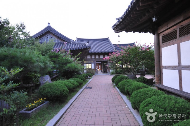 Jeonju Crafts Exhibition Hall  (6/7)