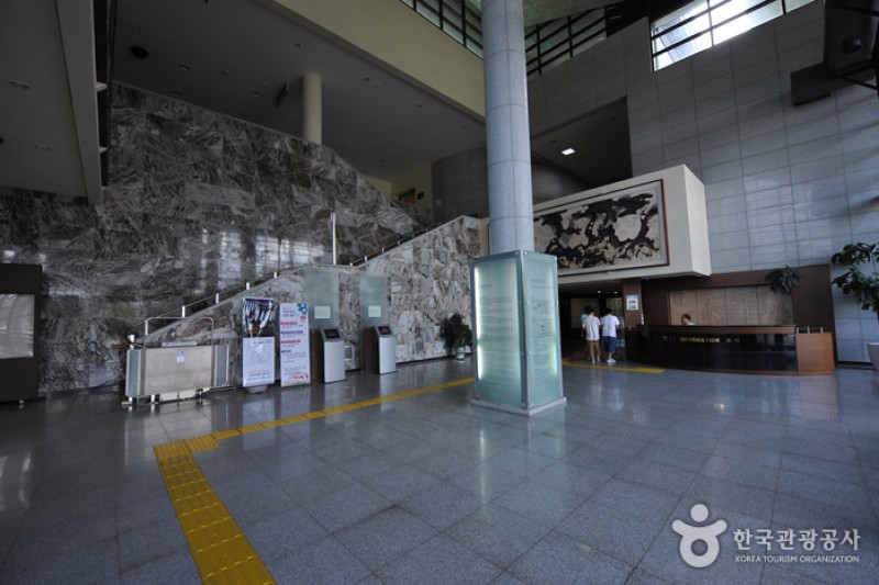 Jeonju National Museum  (1/18)