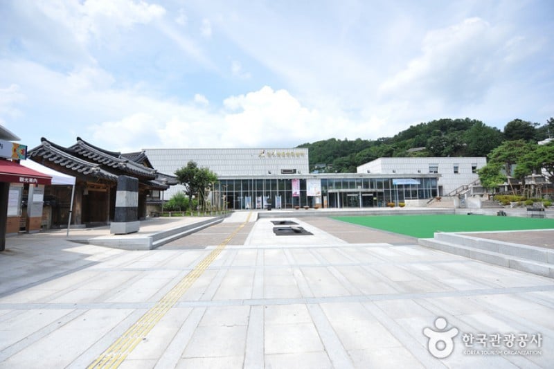 Jeonju Traditional Culture Center  (1/2)