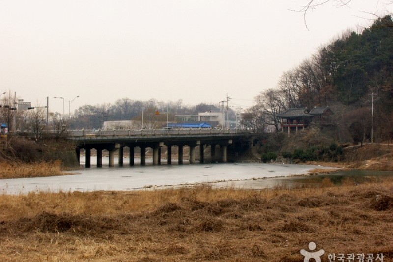 Hanbyeokdang Pavilion  (1/2)