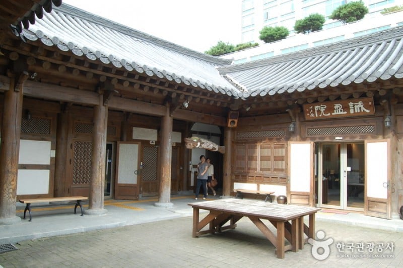 Jeonju Korean Traditional Wine Museum  (3/11)