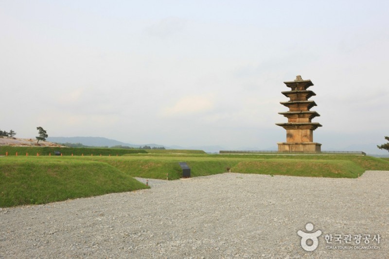 Iksan Wanggungni Historic Site [UNESCO World Heritage]  (2/13)