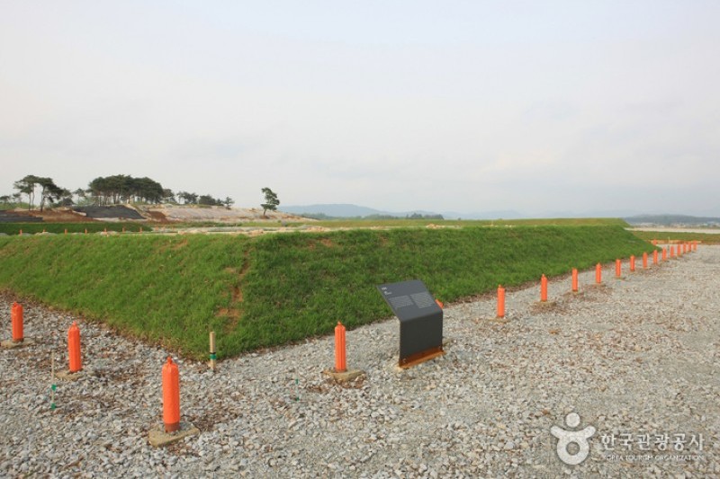 Iksan Wanggungni Historic Site [UNESCO World Heritage]  (4/13)