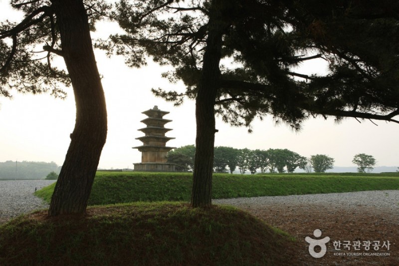 Iksan Wanggungni Historic Site [UNESCO World Heritage]  (8/13)