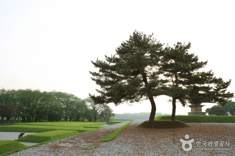Iksan Wanggungni Historic Site [UNESCO World Heritage]  (9/13)