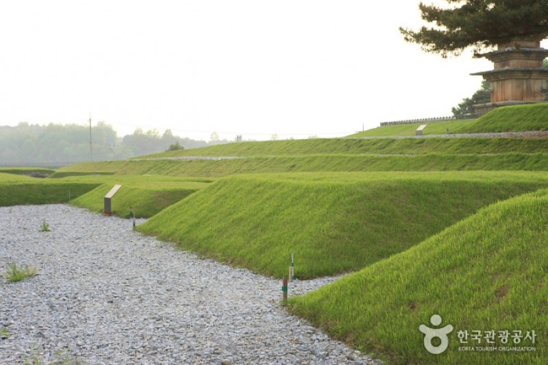 Iksan Wanggungni Historic Site [UNESCO World Heritage]  (10/13)