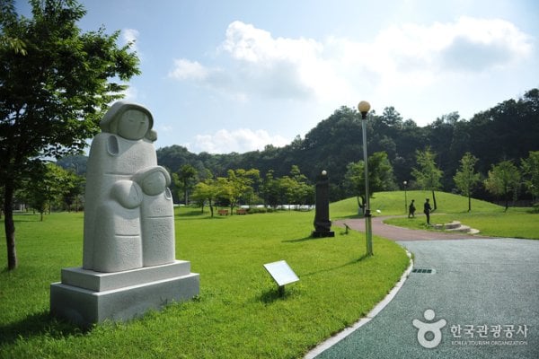 Saseondae Tourist Resort & Sculpture Park