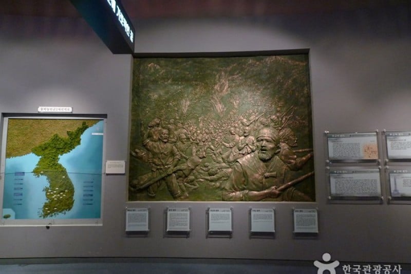Donghak Peasants Revolution Memorial Hall  (4/18)