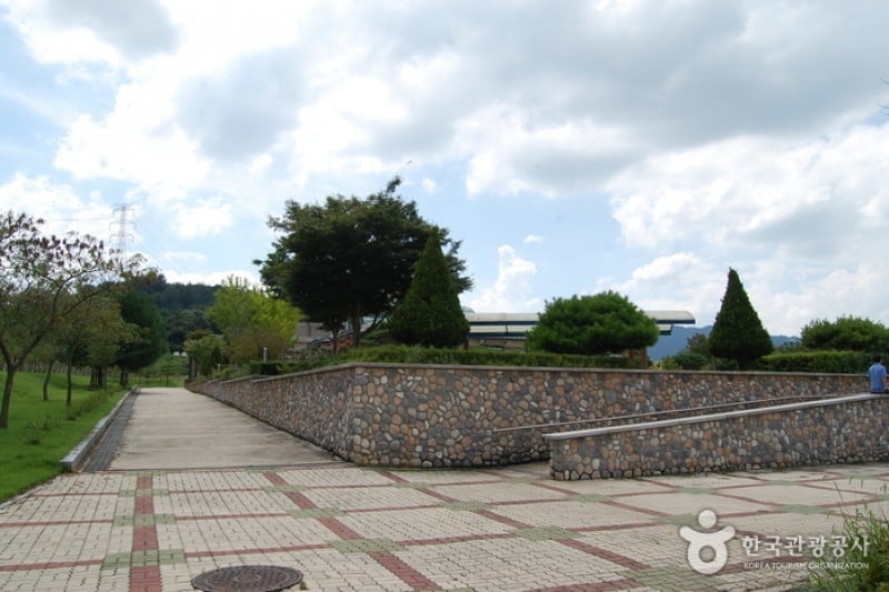 Donghak Peasants Revolution Memorial Hall  (13/18)