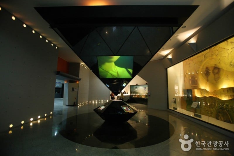Iksan Jewelry Museum  (8/42)