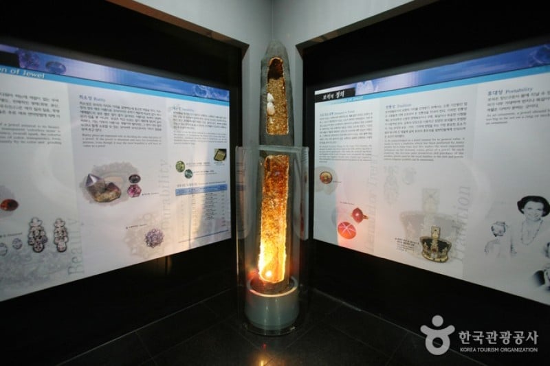 Iksan Jewelry Museum  (13/42)