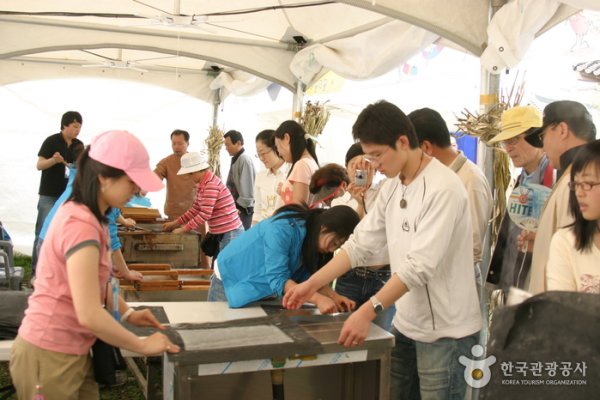 Jeonju Hanji Culture Festival