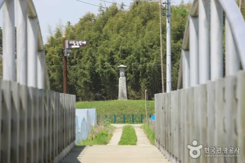 Iksan Godori Standing Stone Buddha  (5/9)