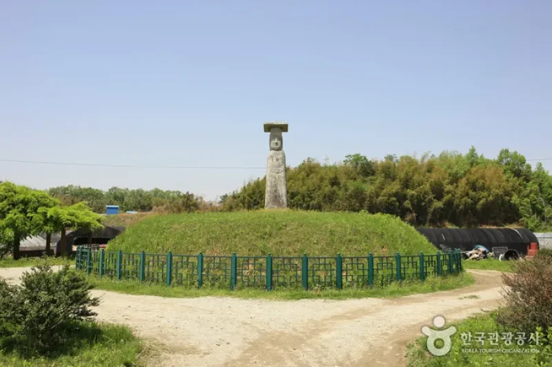 Iksan Godori Standing Stone Buddha  (6/9)