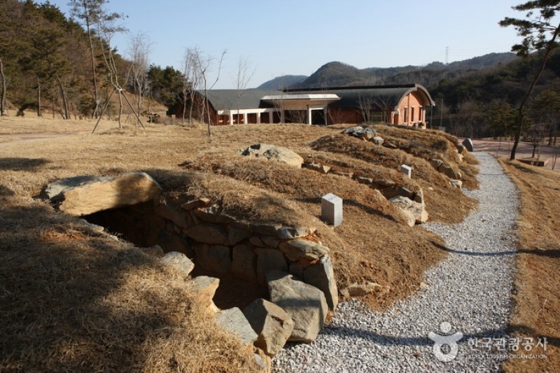 Iksan Ipjeomni Ancient Tombs  (3/5)