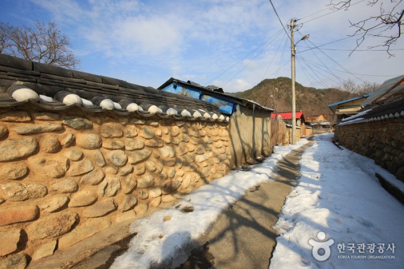 Old Walls of Jijeon Village in Muju (무주 지전마을 옛 담장) (5/16)