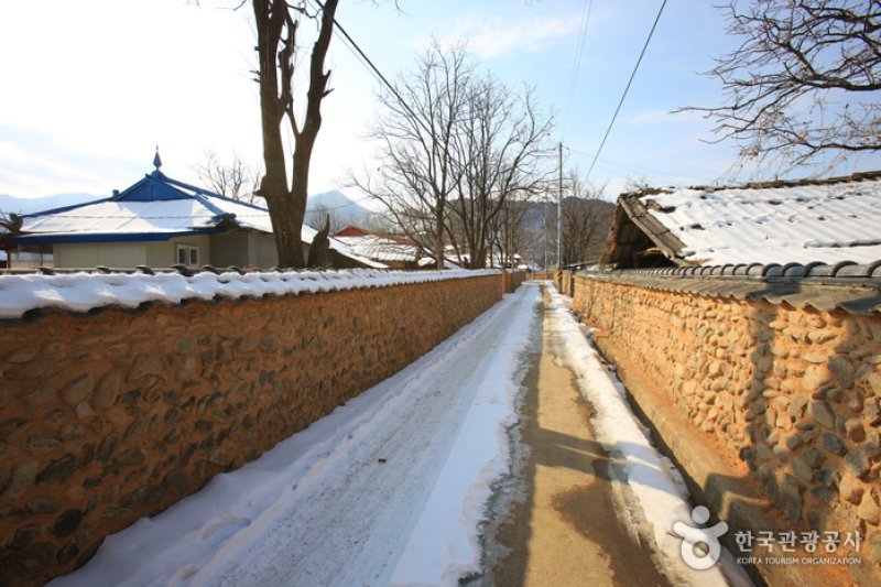 Old Walls of Jijeon Village in Muju (무주 지전마을 옛 담장) (8/16)