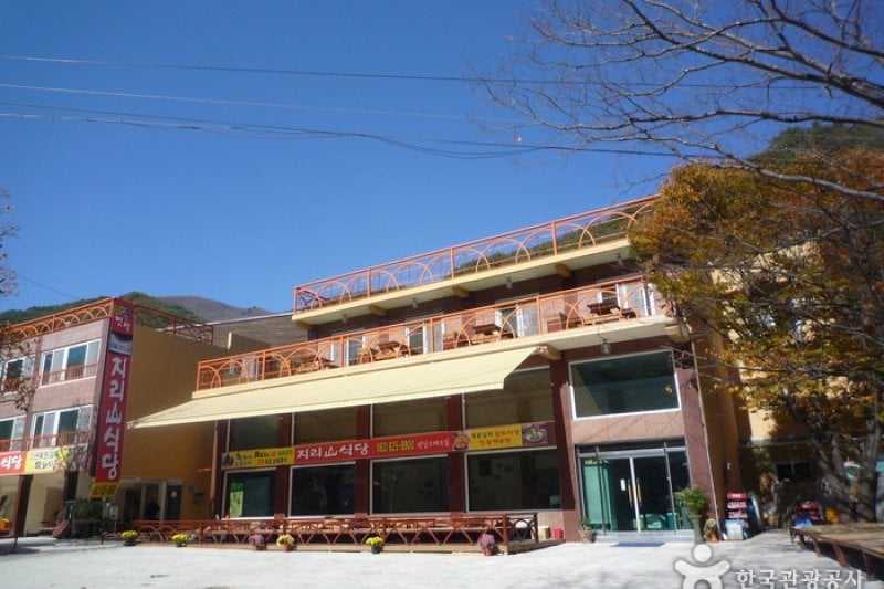 Baemsagol Jirisan Restaurant (뱀사골 지리산식당) (1/5)